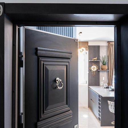 Fashion Stay-Valentino Apartment - By Openhouse Giroc Exterior photo