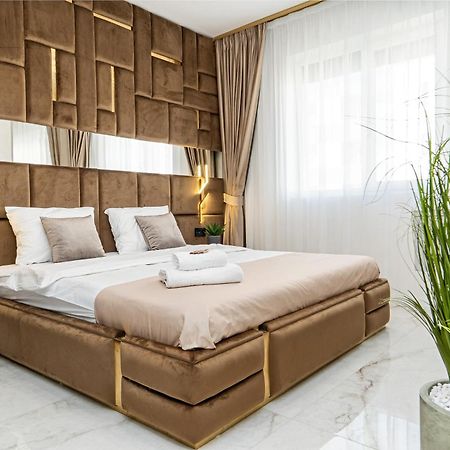 Fashion Stay-Valentino Apartment - By Openhouse Giroc Exterior photo